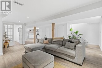 2112 Amesbury Crescent in Burlington, ON - Building Photo - Building Photo