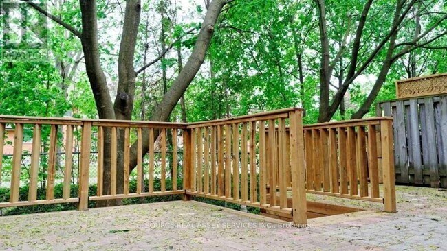 16 Normandy Pl in Oakville, ON - Building Photo - Building Photo