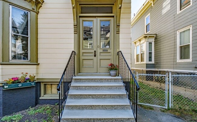 10 Dow St, Unit 1 in Portland, ME - Building Photo - Building Photo
