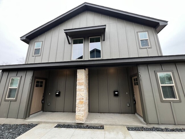 property at 810 S Walters St
