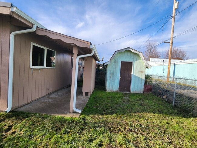 property at 271 E Everett Ave