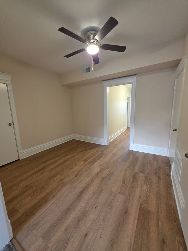 132 Washington St, Unit A in Woodstock, IL - Building Photo - Building Photo