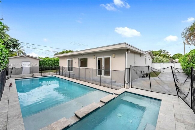 10330 SW 51st St in Miami, FL - Building Photo - Building Photo