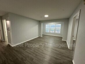 5467 Vineland Rd in Orlando, FL - Building Photo - Building Photo