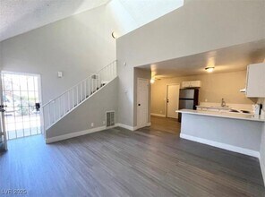 5187 Garden Ln in Las Vegas, NV - Building Photo - Building Photo