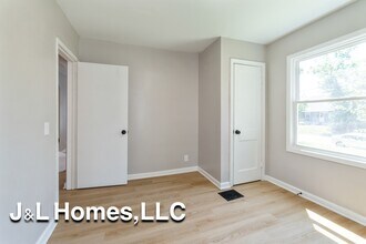 568 Whitethorne Ave in Columbus, OH - Foto de edificio - Building Photo