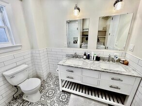 35 Foster St, Unit 2 in Boston, MA - Building Photo - Building Photo