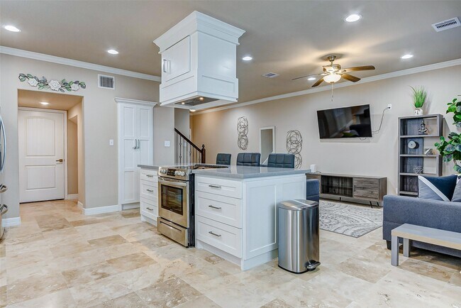 3807 W Orem Dr in Houston, TX - Building Photo - Building Photo