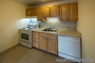 75 Gardner St, Unit 36 in Boston, MA - Building Photo