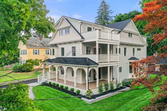 20 Lawrence St, Unit 2 in Wakefield, MA - Foto de edificio - Building Photo