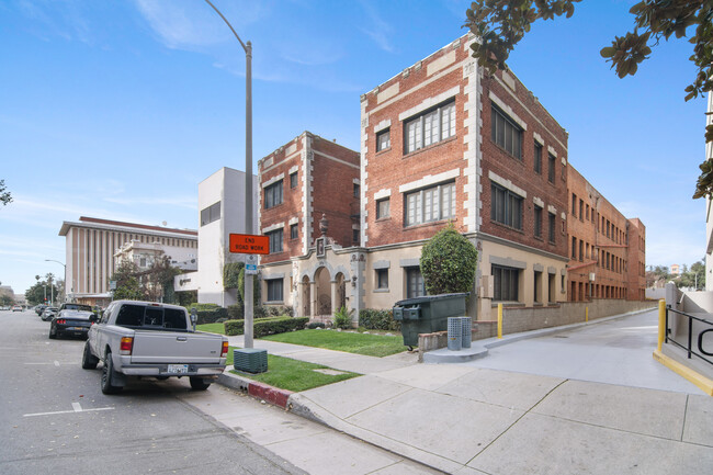 279 N Euclid Ave in Pasadena, CA - Foto de edificio - Building Photo