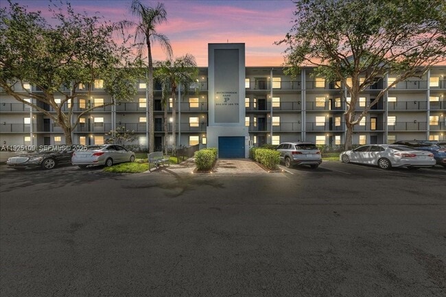 650 SW 124th Terrace in Pembroke Pines, FL - Building Photo - Building Photo