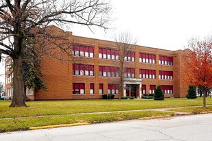 LINCOLN PARK APARTMENTS