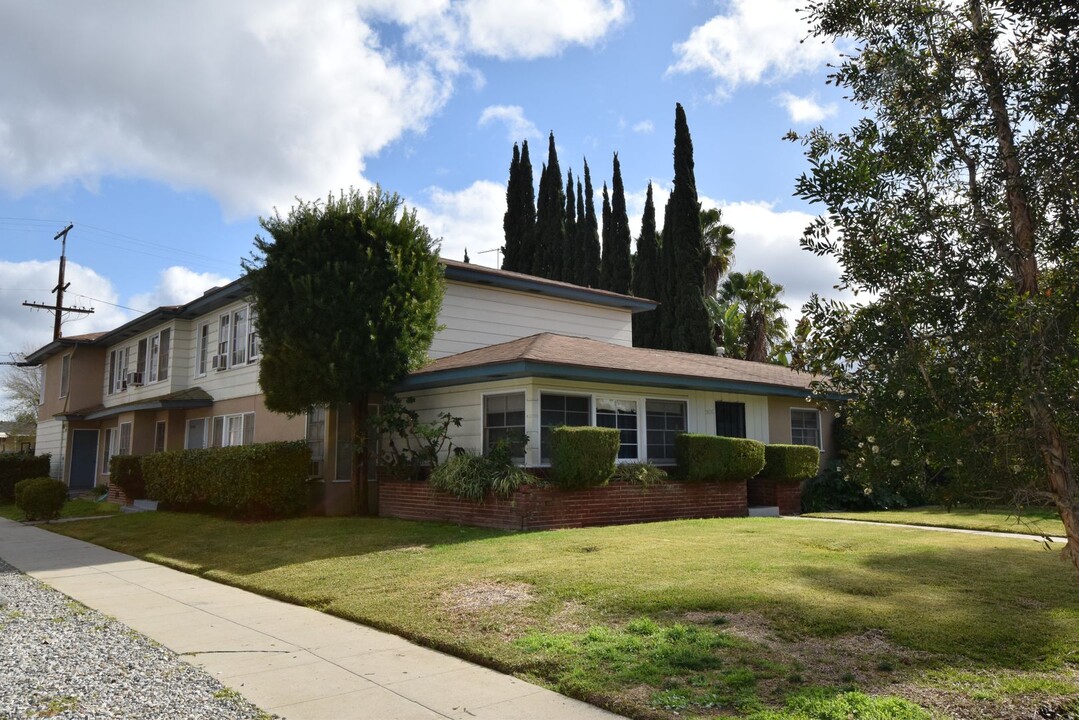 5654 Camellia Ave in Los Angeles, CA - Building Photo