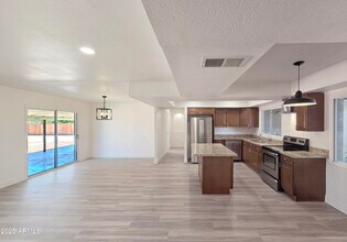 13121 N 21st Dr in Phoenix, AZ - Building Photo - Building Photo