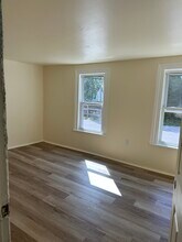 19 W Market St, Unit Apt. 1 in Hyde Park, NY - Foto de edificio - Building Photo