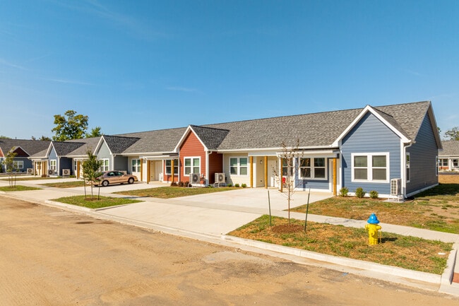 River Valley Apartments in Terre Haute, IN - Foto de edificio - Building Photo