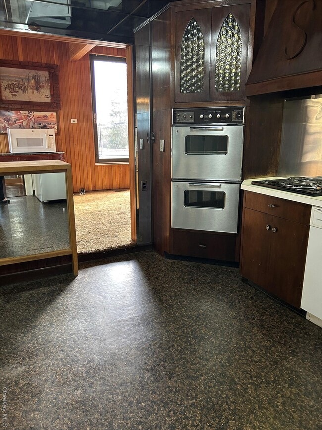 125 W Hoffman Ave in Lindenhurst, NY - Foto de edificio - Building Photo