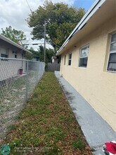 2751 NW 14th Ct in Fort Lauderdale, FL - Building Photo - Building Photo
