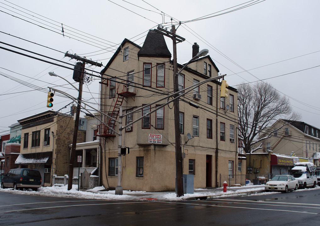 aka. 3100 Central Ave in Union City, NJ - Building Photo