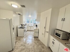 1320 S Beverly Glen Blvd in Los Angeles, CA - Building Photo - Building Photo