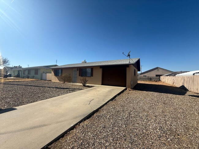 3579 N Irving St in Kingman, AZ - Foto de edificio - Building Photo