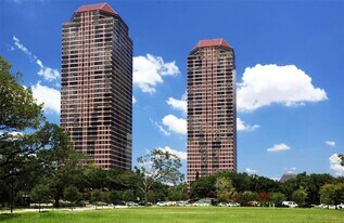 5110 San Felipe St in Houston, TX - Building Photo