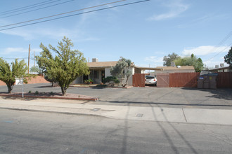 4240-4262 E Fairmount St in Tucson, AZ - Foto de edificio - Building Photo