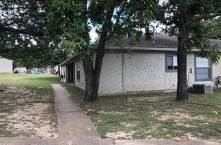 3200 Cougar Trl in Bryan, TX - Building Photo