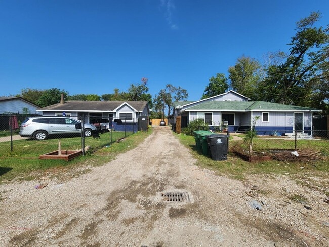 13501 Topeka in Houston, TX - Building Photo - Building Photo