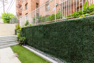 NRE - The Bard Apartments in Los Angeles, CA - Foto de edificio - Building Photo