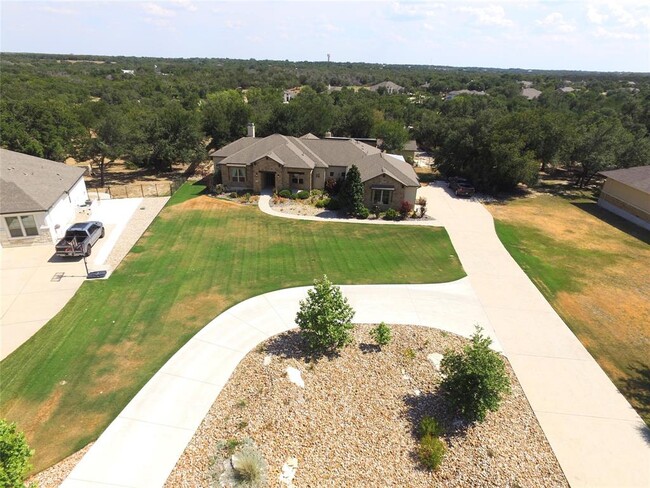 1015 Telling Wind in Liberty Hill, TX - Foto de edificio - Building Photo