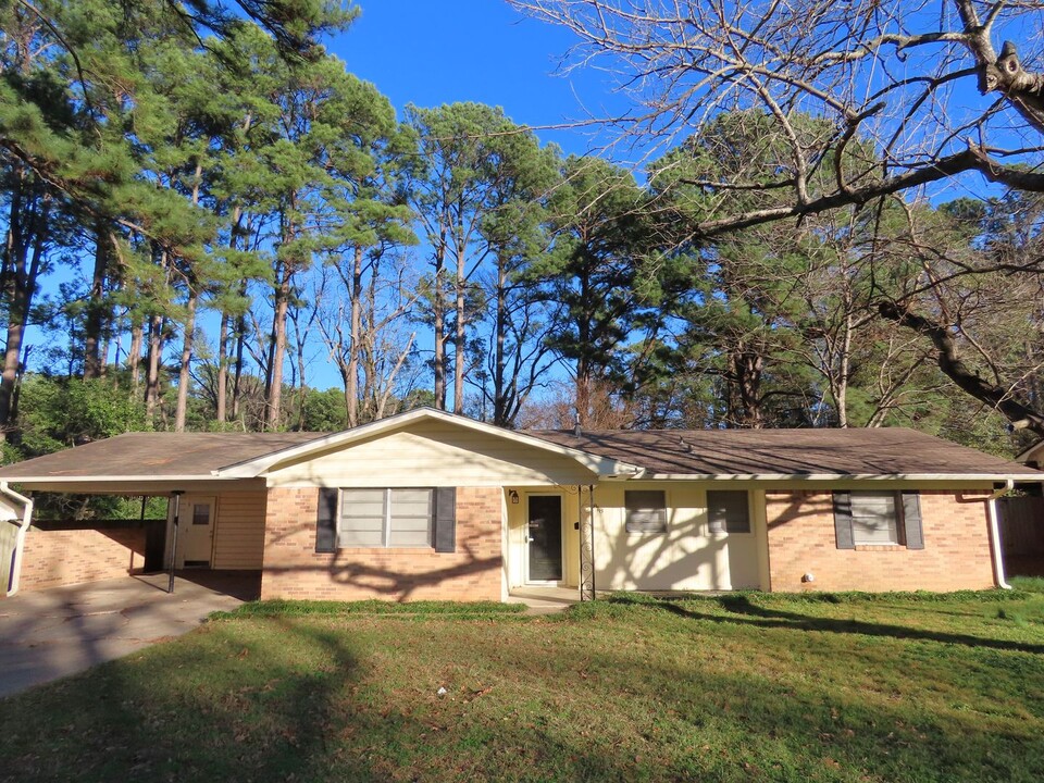 1818 Pine Crest Dr in Tyler, TX - Building Photo