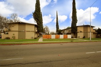 4705 E McKinley Ave in Fresno, CA - Building Photo - Building Photo