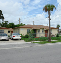 1886-1890 NE 161 St in Miami, FL - Building Photo - Building Photo