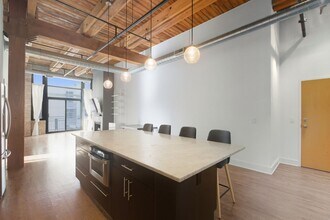 525 W Superior St in Chicago, IL - Building Photo - Building Photo