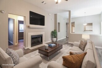 21203 Grand National Ave in Pflugerville, TX - Foto de edificio - Building Photo