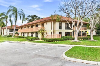 137 Brackenwood Rd in Palm Beach Gardens, FL - Foto de edificio - Building Photo