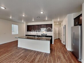 81 Foxridge Swings Ln in Henderson, NV - Foto de edificio - Building Photo