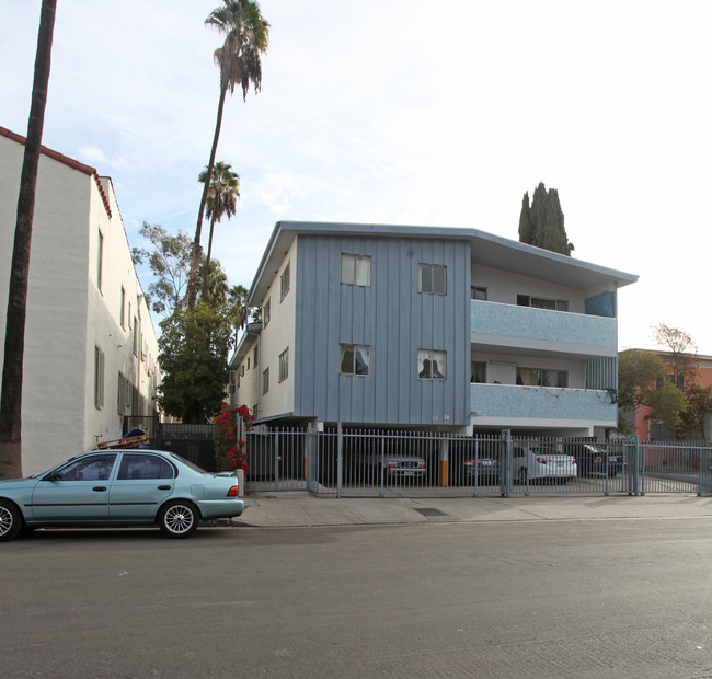 1528 Winona Blvd in Los Angeles, CA - Building Photo - Building Photo