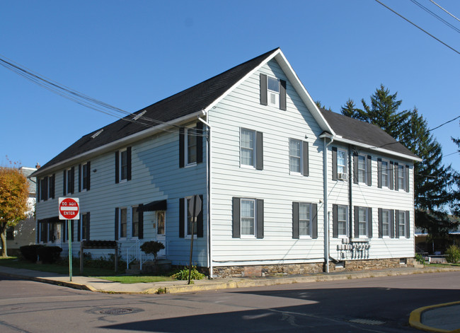 100-102 E 8th St in Bloomsburg, PA - Building Photo - Building Photo