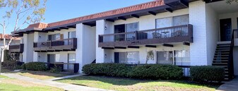 Casa Monterrey Apartments in Huntington Beach, CA - Building Photo