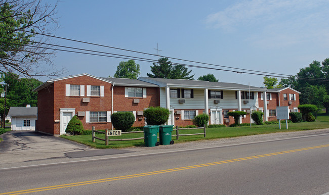 Colonial Manor in Fairborn, OH - Building Photo - Building Photo