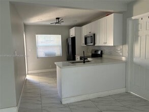 6036 Buchanan St in Hollywood, FL - Building Photo - Building Photo