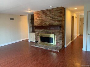 6320 Laurentian Ct in Flint, MI - Building Photo - Building Photo