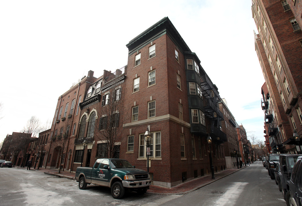 16 River St in Boston, MA - Building Photo