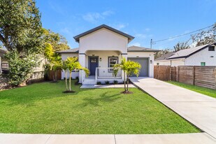 2001 E Wood St in Tampa, FL - Building Photo