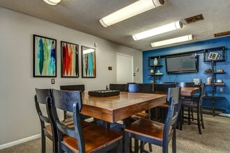 Oak Terrace in San Antonio, TX - Foto de edificio - Building Photo