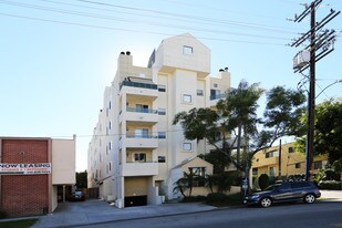 n10142 in Los Angeles, CA - Building Photo
