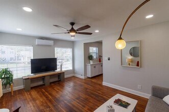 641 Winston St in Dallas, TX - Building Photo - Building Photo